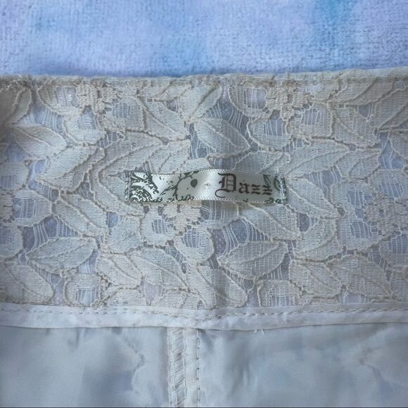 Cream Lace Detail shorts - Picture 5 of 10